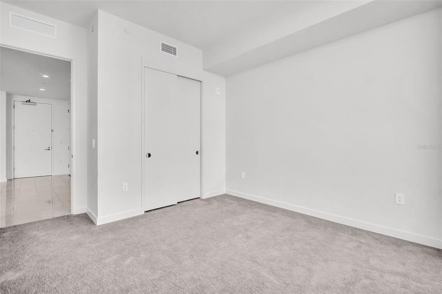 Spacious, unfurnished interior of a new home in , St. Petersburg (Image 24).