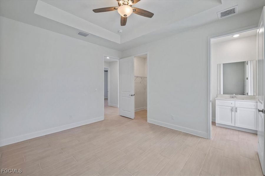Spacious, unfurnished interior of a new home in Cape Coral, Cape Coral (Image 22).