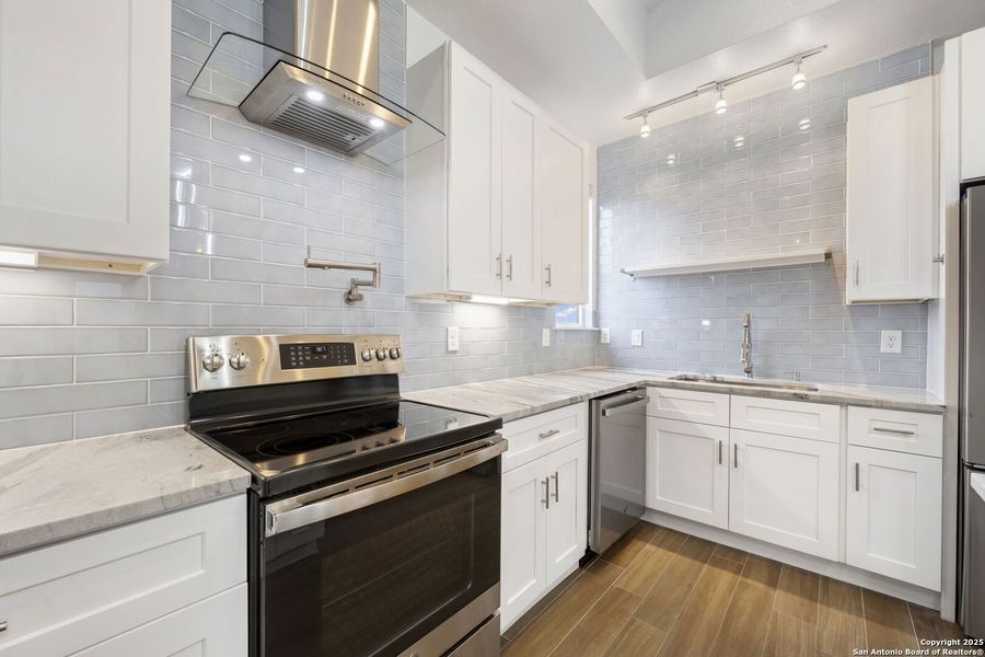 Furnished interior view inside a new home in , Blanco (Image 19).