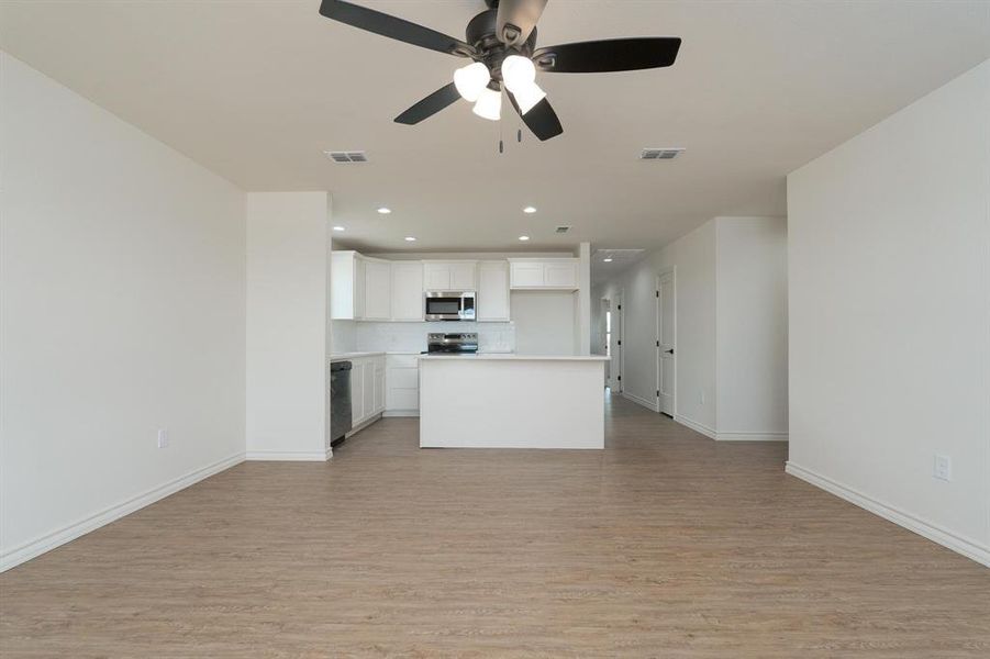 Spacious, unfurnished interior of a new home in , Abilene (Image 19).