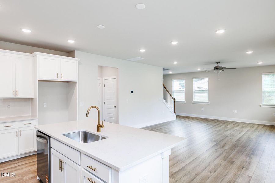 RDU_BeverlyPlace_Lot126_Redwood_QMI_Kitc