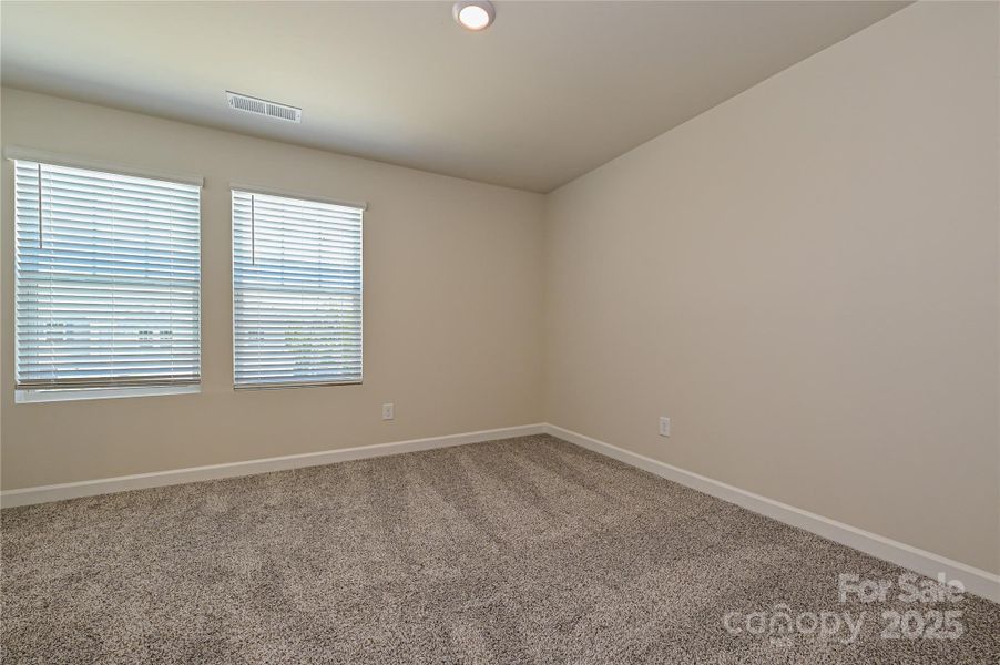 Spacious, unfurnished interior of a new home in Galloway Ridge, Charlotte (Image 8).