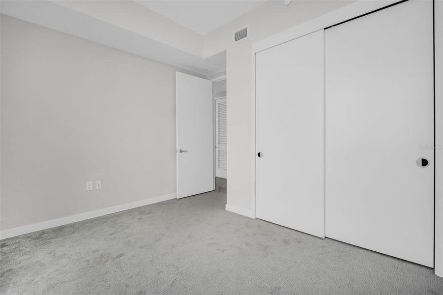 Spacious, unfurnished interior of a new home in , St. Petersburg (Image 60).