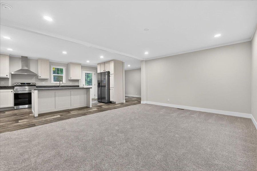 Spacious, unfurnished interior of a new home in , Walterboro (Image 19).
