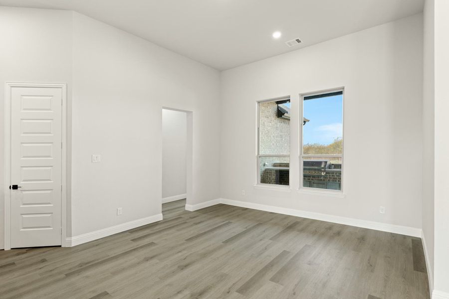 Spacious, unfurnished interior of a new home in Berkshire Estates, Mesquite (Image 24).