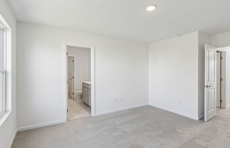Spacious, unfurnished interior of a new home in Independence at Carter's Station, Columbia (Image 32).