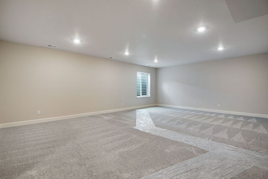 Spacious, unfurnished interior of a new home in The Aurora Highlands, Aurora (Image 32).