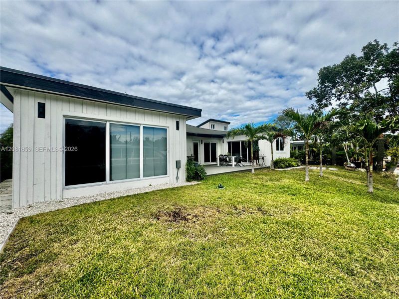 Exterior details and patio area of a home in , Fort Lauderdale (Image 29).