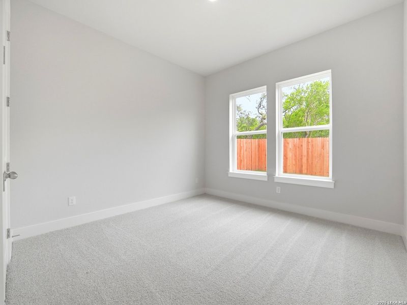 Spacious, unfurnished interior of a new home in Cibolo Crossing, Universal City (Image 8).