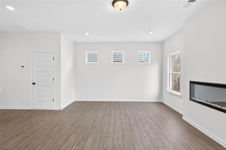 Spacious, unfurnished interior of a new home in Sanders Park, Austell (Image 20).