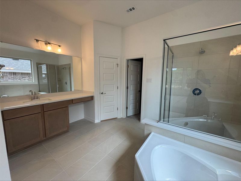 Furnished interior view inside a new home in Anthem, Kyle (Image 4).
