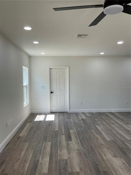 Spacious, unfurnished interior of a new home in , Leesburg (Image 8).