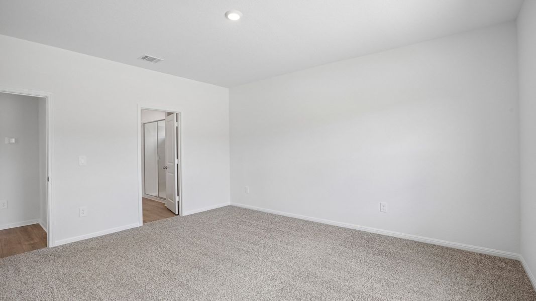 Spacious, unfurnished interior of a new home in Bar W Ranch, Leander (Image 25).