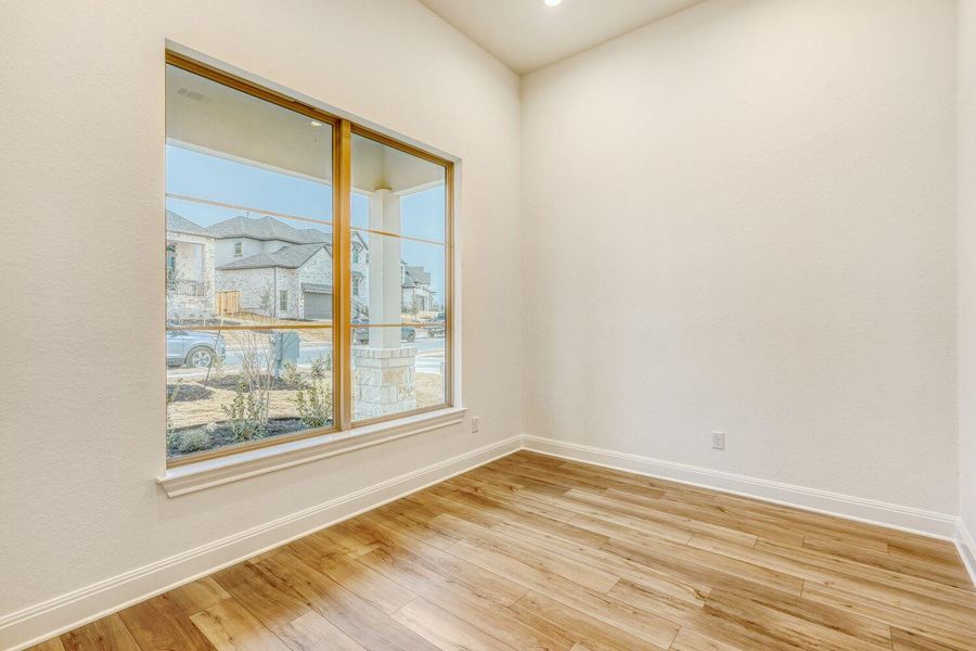 Spacious, unfurnished interior of a new home in 6 Creeks, Kyle (Image 7).