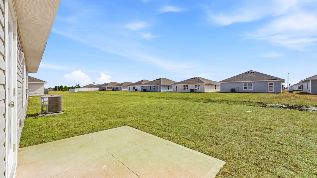 Exterior details and patio area of a home in Liberty, Panama City (Image 19).