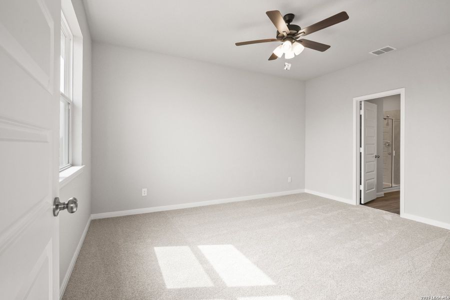 Spacious, unfurnished interior of a new home in Hickory Ridge, Elmendorf (Image 24).