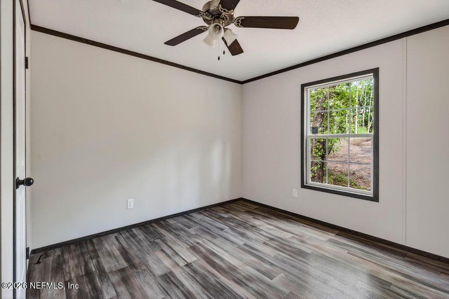 Spacious, unfurnished interior of a new home in , Middleburg (Image 25).