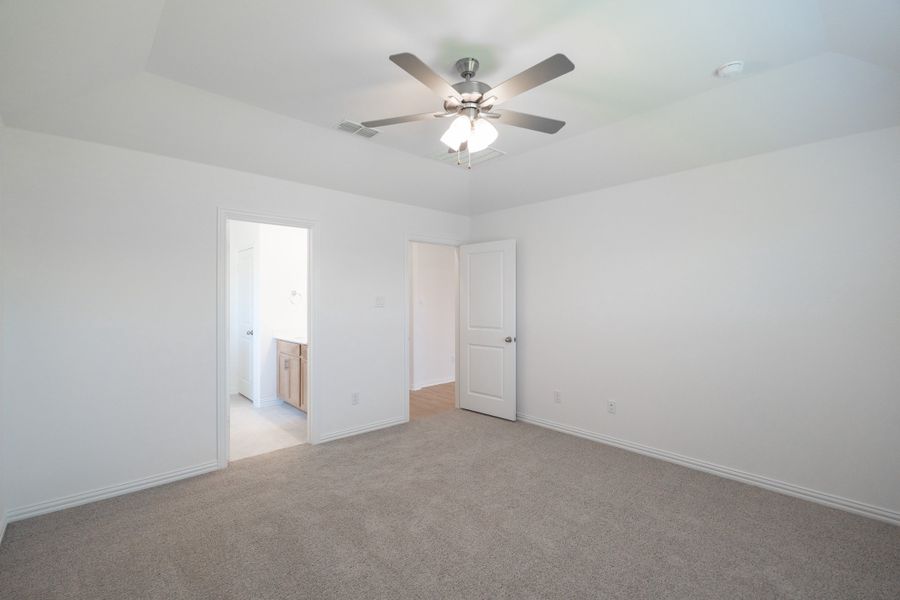 Spacious, unfurnished interior of a new home in Lake Pointe, Little Elm (Image 24).