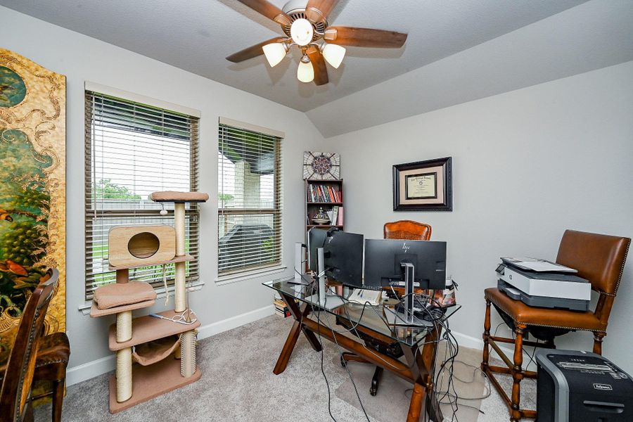 Image 17 of a home in The Grand Prairie 40'. Image 17 of a home in The Grand Prairie 40'.