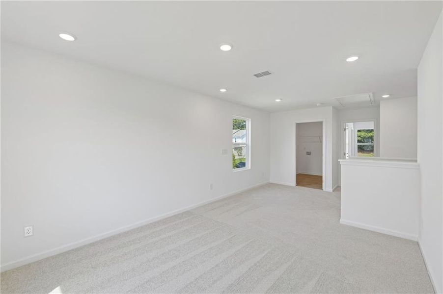 Spacious, unfurnished interior of a new home in Windance Lake, Loganville (Image 26).