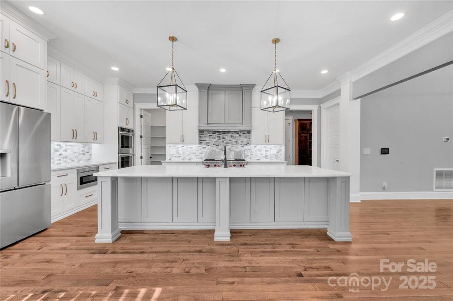 Kitchen 9' Island Kitchen 9' Island