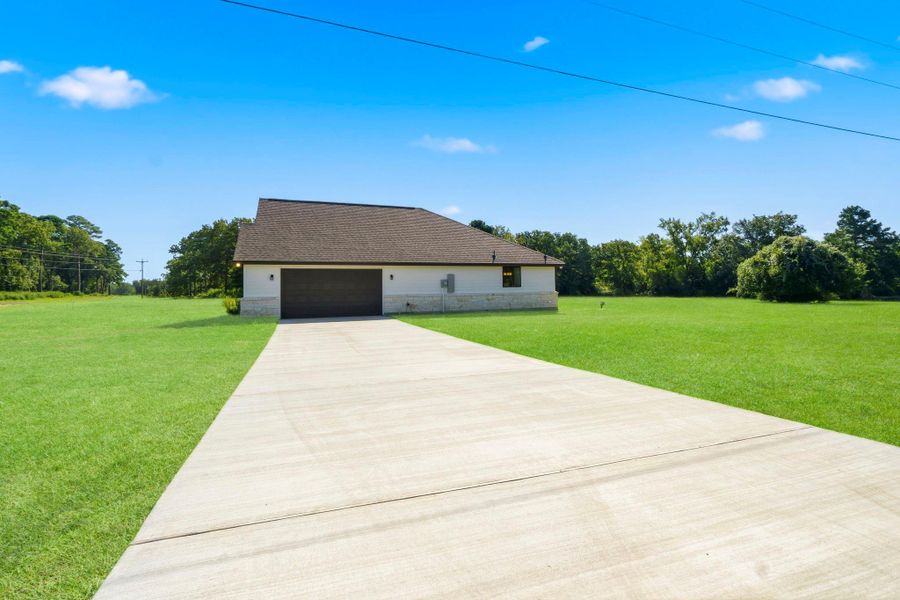 Exterior details and patio area of a home in , Centerville (Image 29).