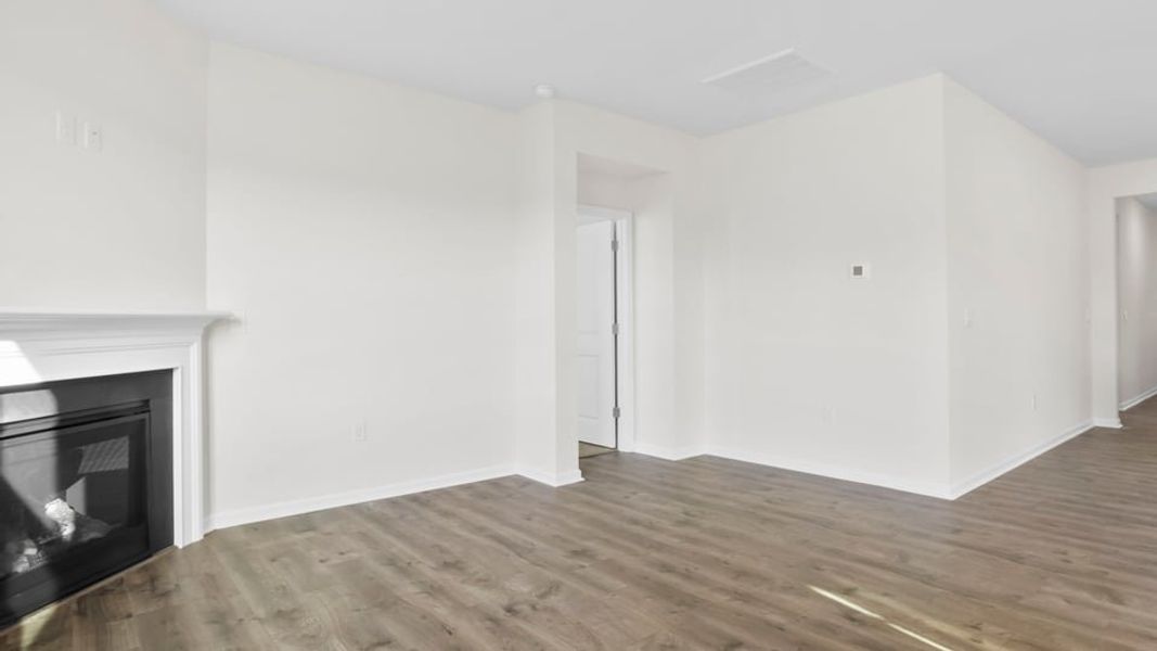 Spacious, unfurnished interior of a new home in Woodglen, Piedmont (Image 30).