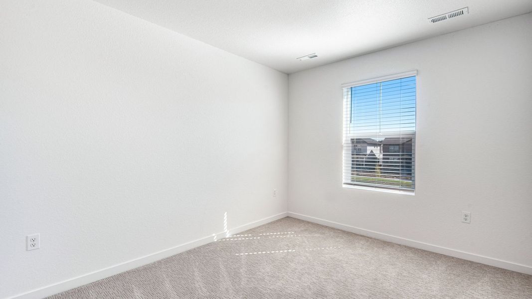 Spacious, unfurnished interior of a new home in Horizon Uptown, Aurora (Image 29).