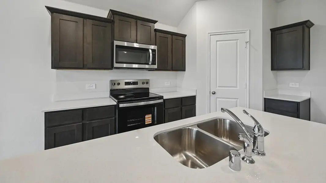 Furnished interior view inside a new home in Saddlebrook, Waxahachie (Image 3).