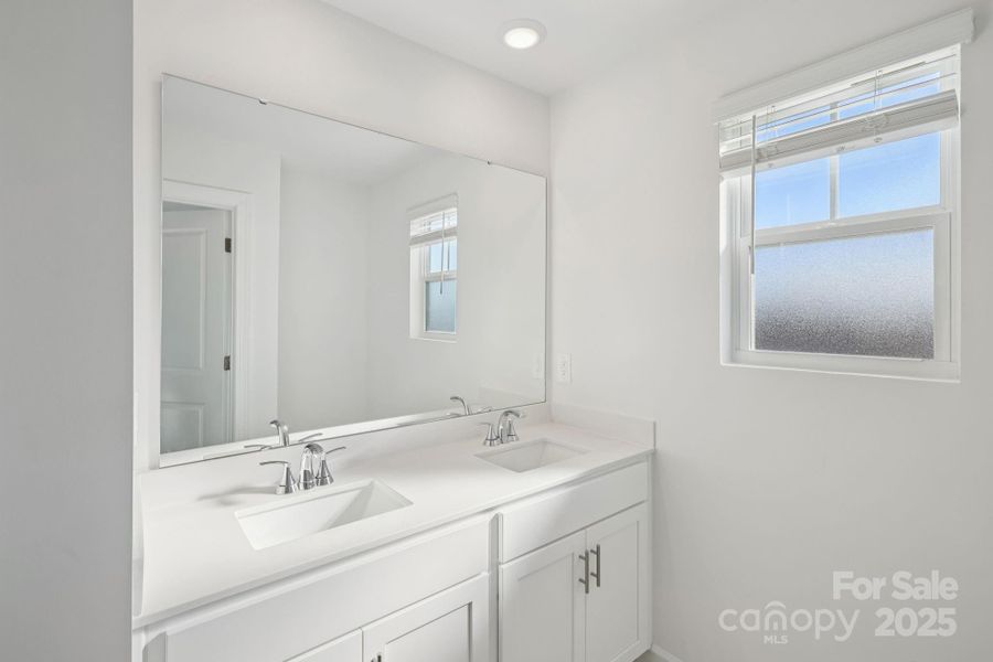 Image 24 of a home in Oxford Station.