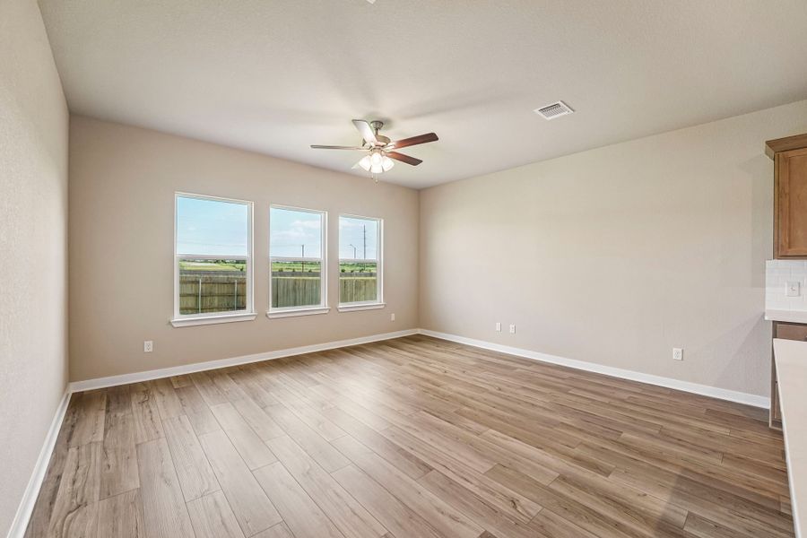 Spacious, unfurnished interior of a new home in Hillside Village, Temple (Image 11).