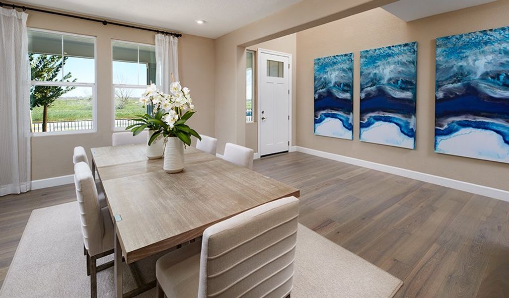 DillonII-N399-SuttonAtParklane Dining Room