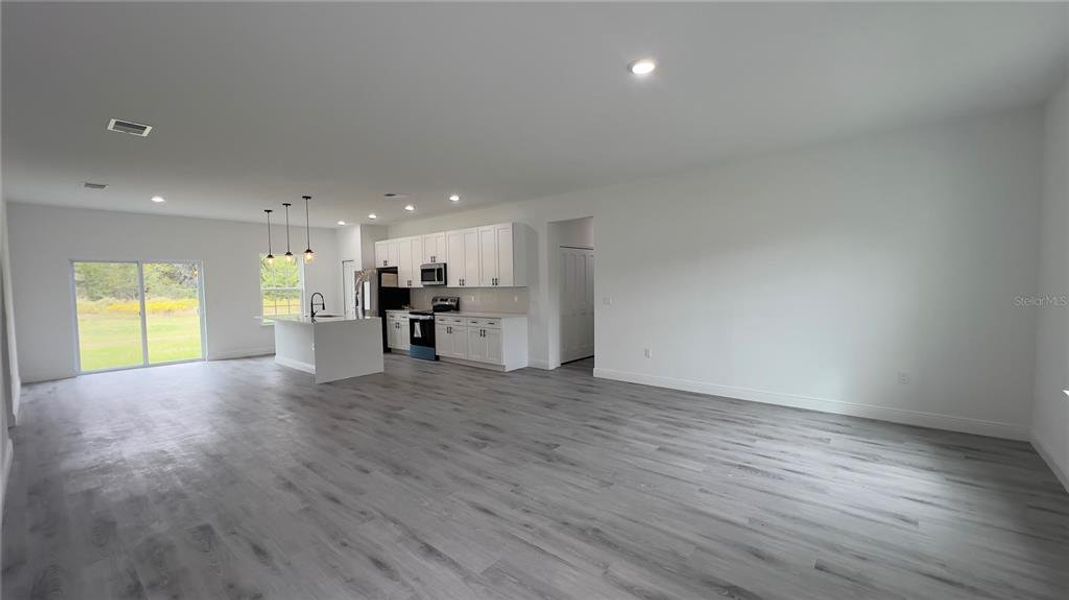 Spacious, unfurnished interior of a new home in , Ocala (Image 19).