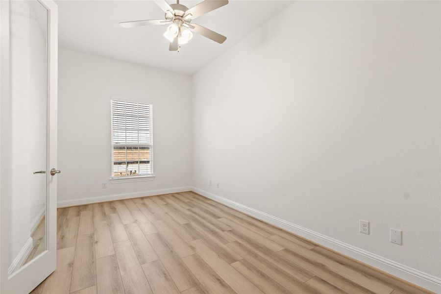 Spacious, unfurnished interior of a new home in Sundance Cove, Crosby (Image 24).