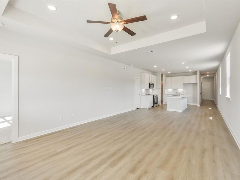 Spacious, unfurnished interior of a new home in Spring Branch Crossing, Conroe (Image 24).