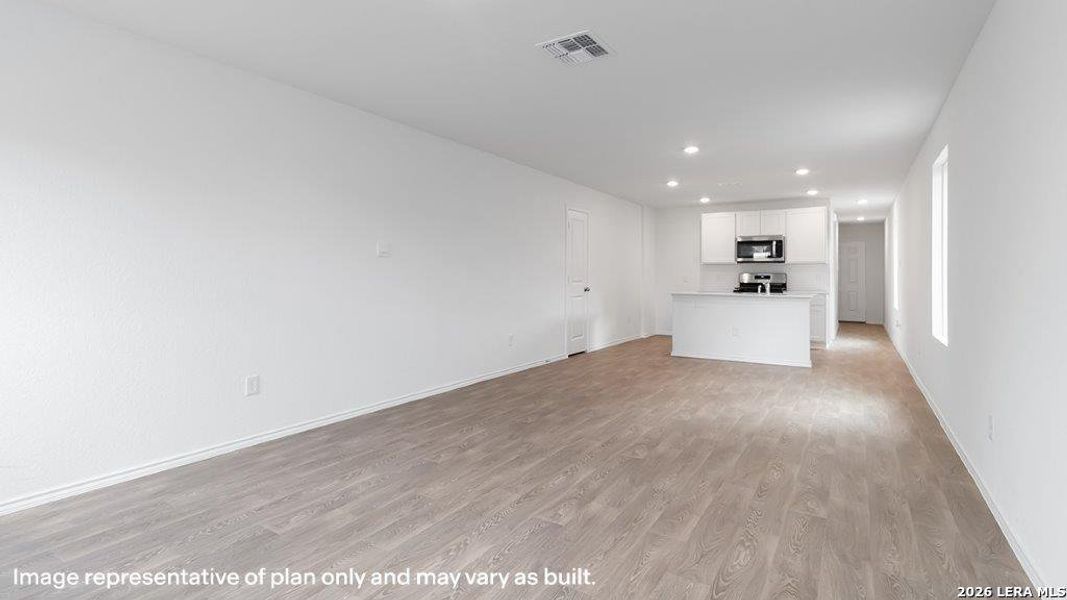 Spacious, unfurnished interior of a new home in Blue Ridge Ranch, San Antonio (Image 21).