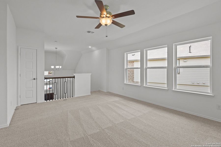 Spacious, unfurnished interior of a new home in Rhine Valley, Schertz (Image 16).