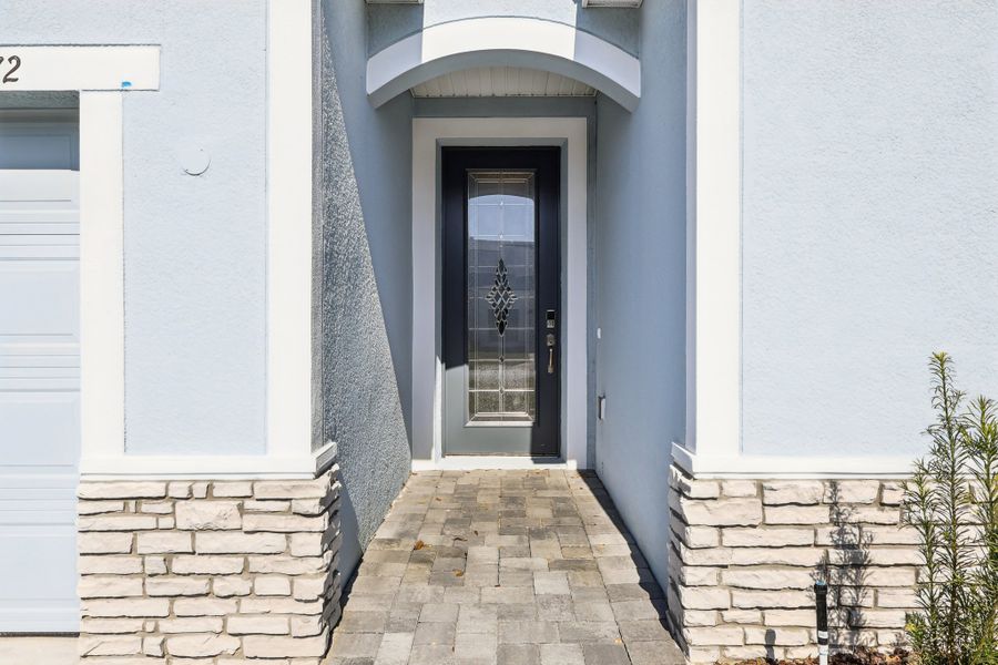 Exterior details and patio area of a home in Oakstone Farms, Leesburg (Image 3).