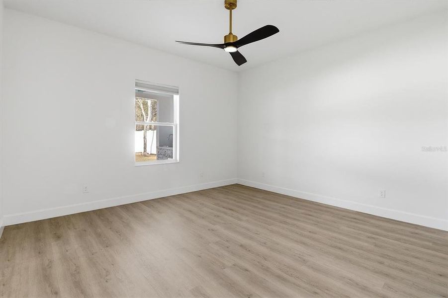 Spacious, unfurnished interior of a new home in , Citrus Springs (Image 25).
