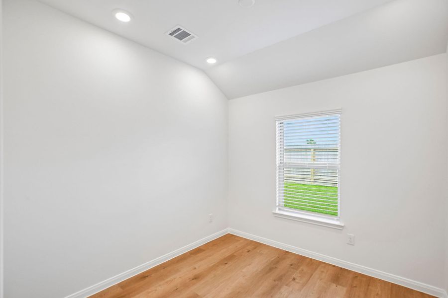 Spacious, unfurnished interior of a new home in , Dayton (Image 16).