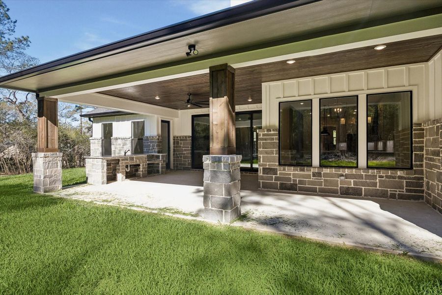 Exterior details and patio area of a home in , Huntsville (Image 27).