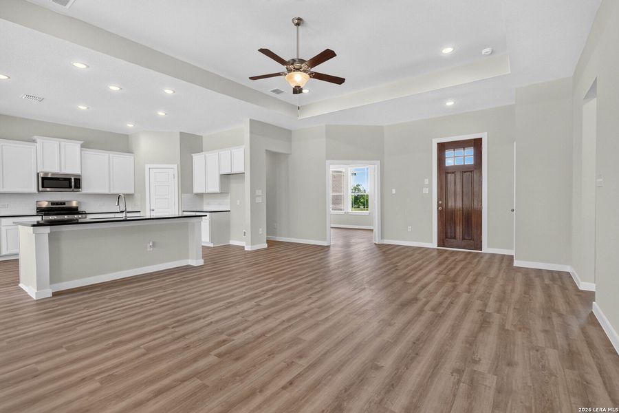 Spacious, unfurnished interior of a new home in Jordan's Ranch, San Antonio (Image 13).