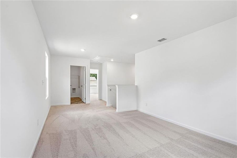 Spacious, unfurnished interior of a new home in Heritage River, Euharlee (Image 31). Spacious, unfurnished interior of a new home in Heritage River, Euharlee (Image 31).