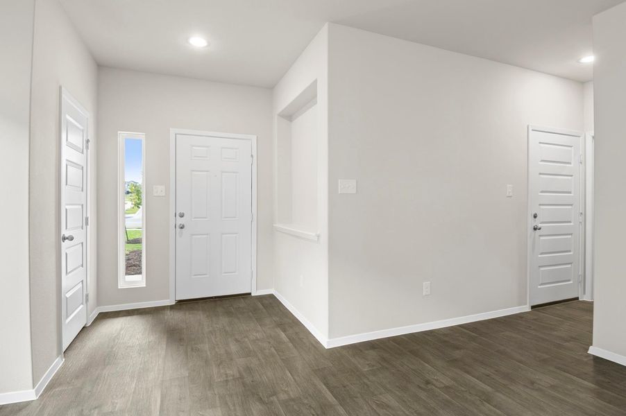 Spacious, unfurnished interior of a new home in Cloverleaf, Austin (Image 19).