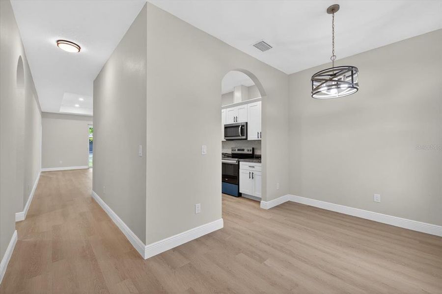 Spacious, unfurnished interior of a new home in , Pinellas Park (Image 13).