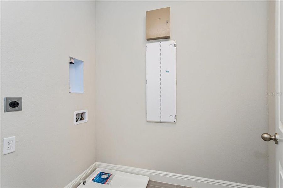 Spacious, unfurnished interior of a new home in , Orlando (Image 22).