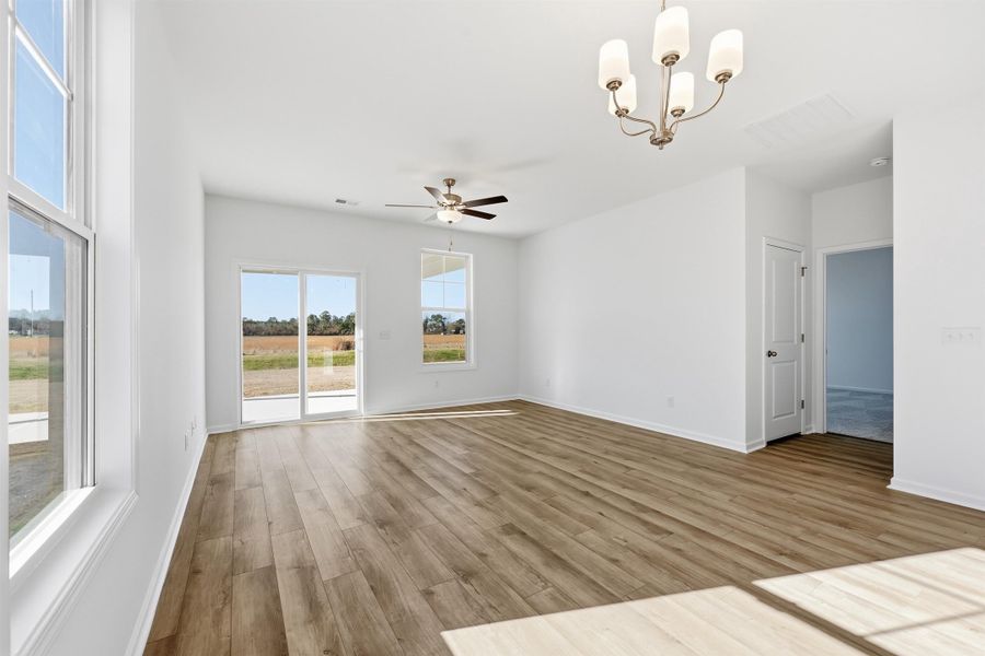 Spacious, unfurnished interior of a new home in Edgefield, Loris (Image 14).