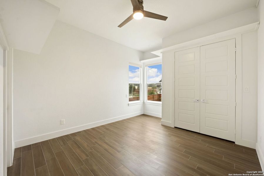 Spacious, unfurnished interior of a new home in , Blanco (Image 21).