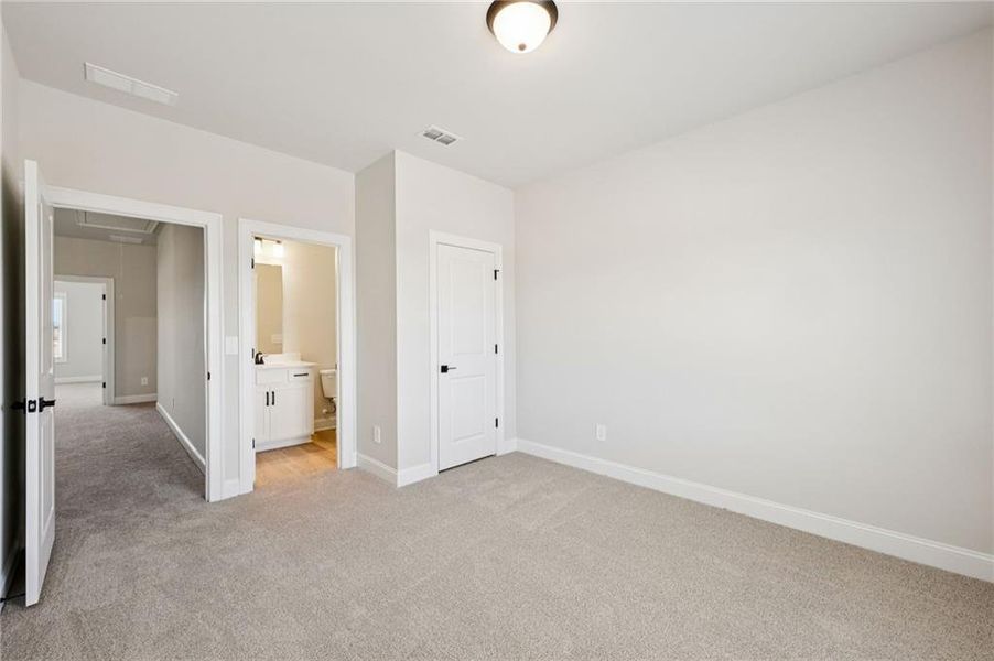 Spacious, unfurnished interior of a new home in River Pointe, Monroe (Image 30).