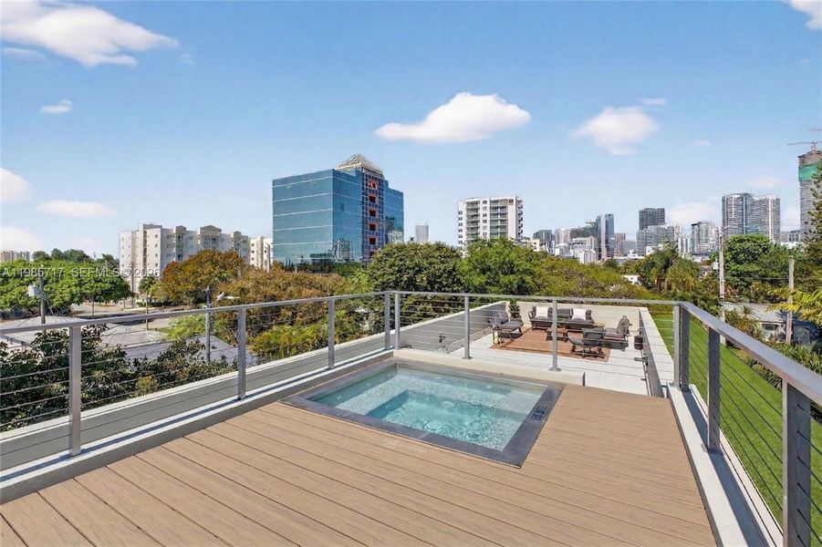 Condo located in Miami, FL showcasing its design and architecture (Image 5).